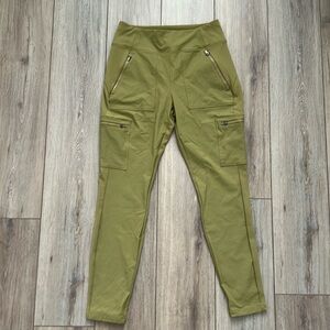 Athleta Headlands Hybrid Cargo Il Tight Size 8 Tapestry Gold